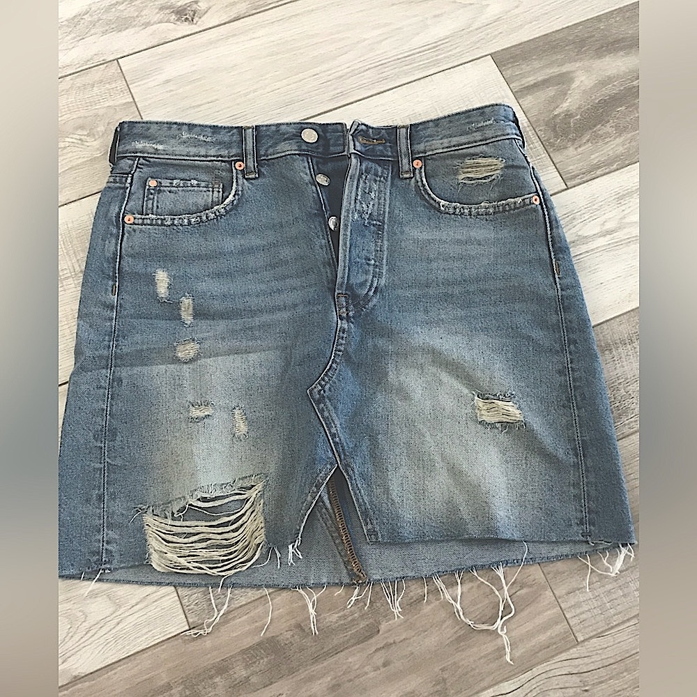 H & M &denim Jean Skirt New Without Tags Size 6 Women’s Distressed